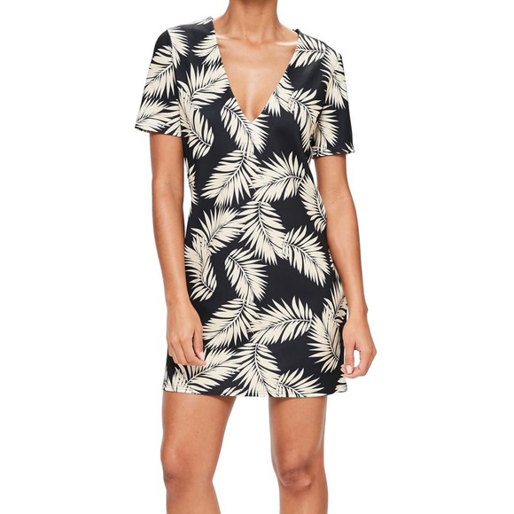 Missguided Dresses & Skirts - Missguided leaf print v-neck dress black/white